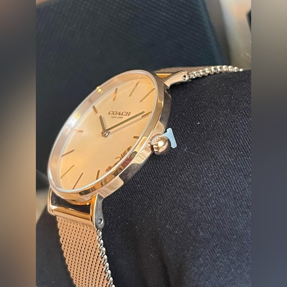 💰SOLD - CA120 - Coach Perry Silver Dial Rose Gold Women’s Watch - Picture 4 of 10